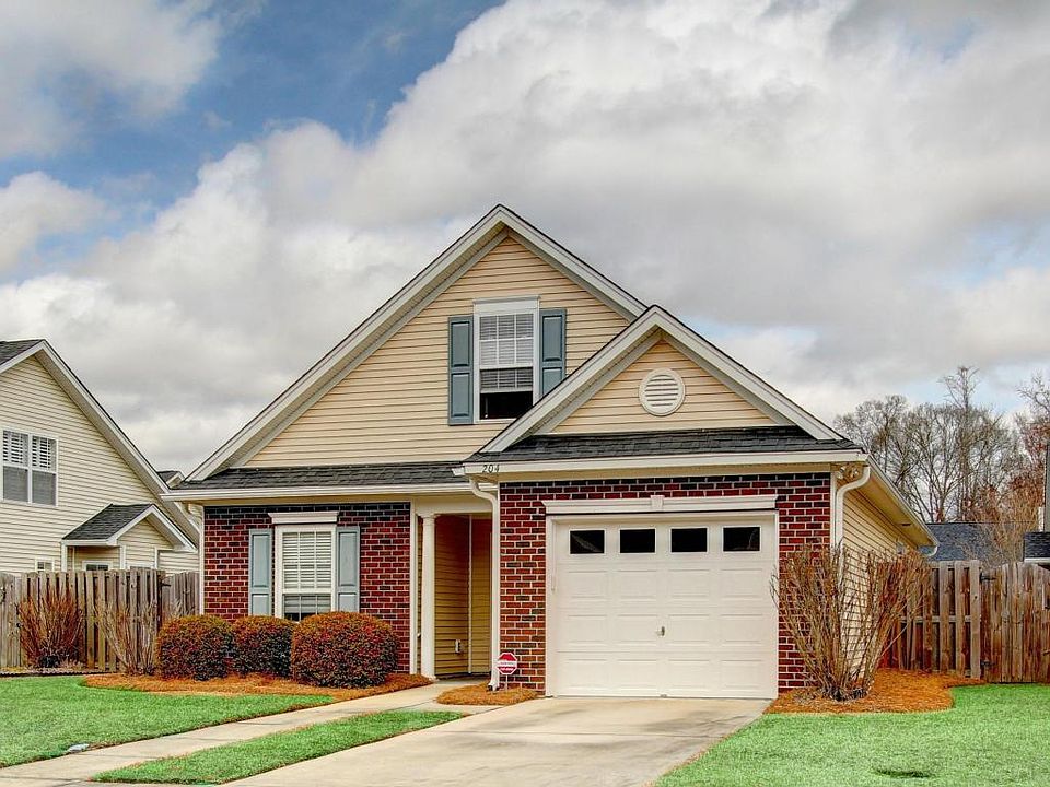 1st image of 204 Garden Grove Dr
