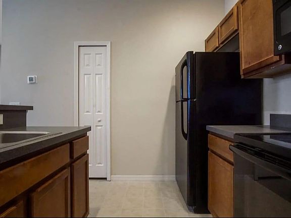 4th image of 1818 Coriander Dr