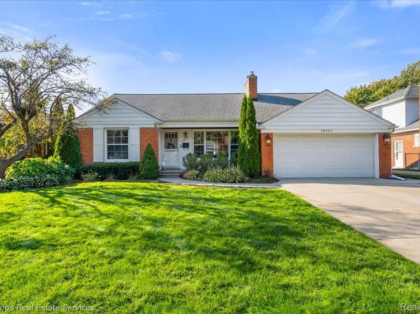 19955 Wedgewood Dr, Grosse Pointe Woods, MI 48236