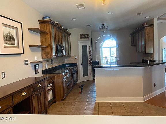 3rd image of 31 N Hill Dr