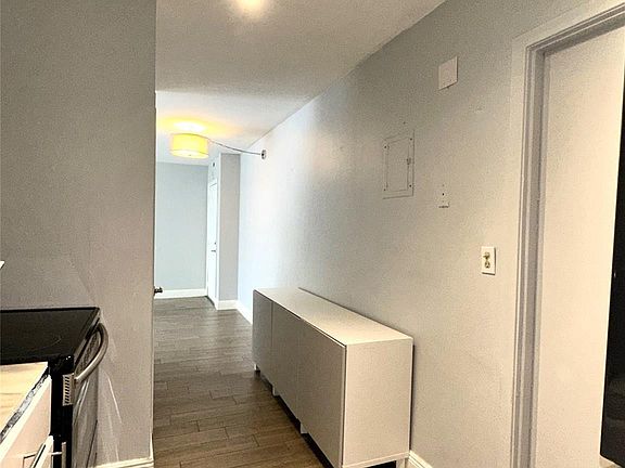 4th image of 124 NE 19th Court #B115