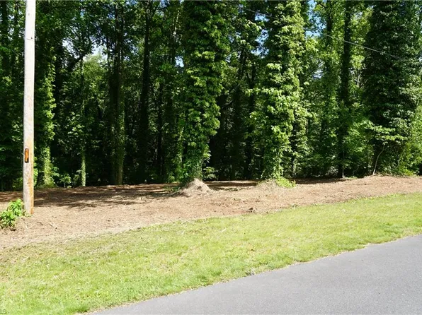 1 Martin St #18, Walkertown, NC 27051