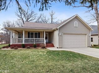 1001 Rosewood Dr, Carpentersville, IL 60110