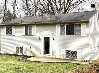 1050 Clarksville Rd, Hermitage, PA 16148