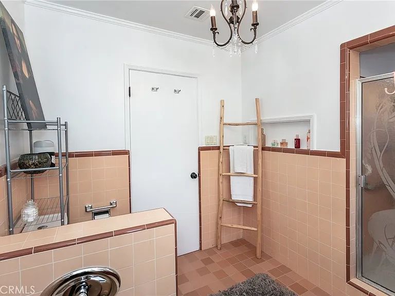 5825 Fulton Ave — Photo 26