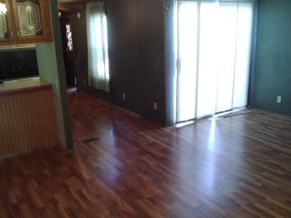 5th image of 614 Peacock Cir