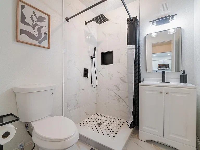 Full Bathroom 1 - Shared
