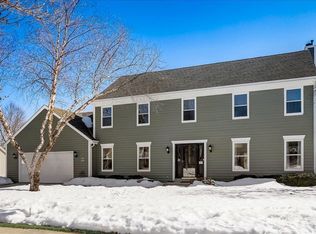W69N422 Foxpointe Ave, Cedarburg, WI 53012