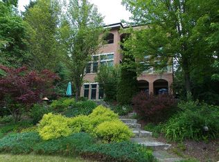 5463 Silver Lake Dr, West Bend, WI 53095