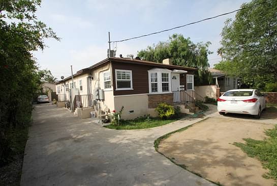3rd image of 11742 Blythe St