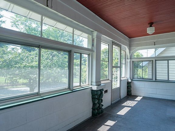 4th image of 456 Belleville Ave