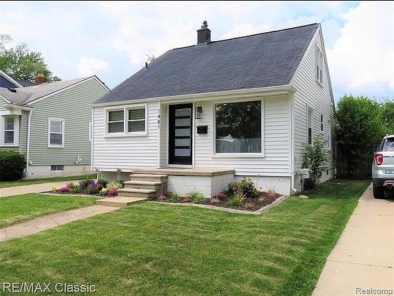 4th image of 1481 E Lincoln Ave