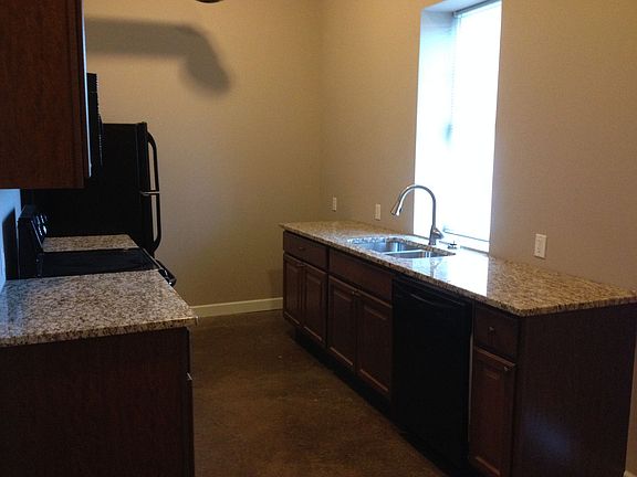 3rd image of 275 Jefferson Ave Unit 4