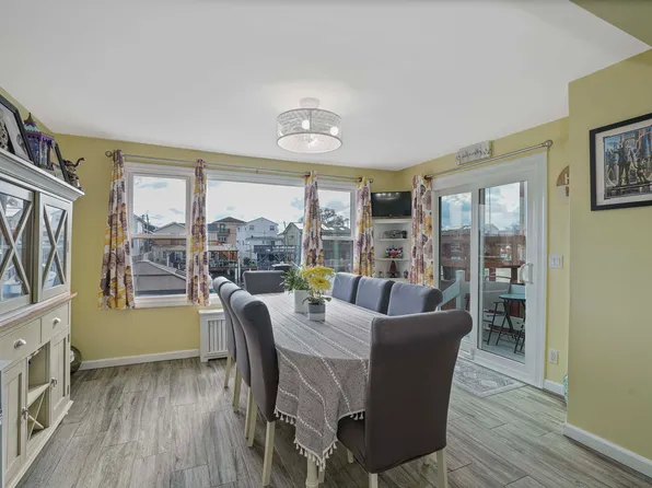 48 Gotham Avenue image 13 of 38