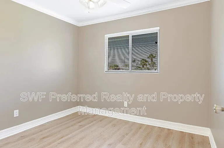 919 SW 48th Ter — Photo 10
