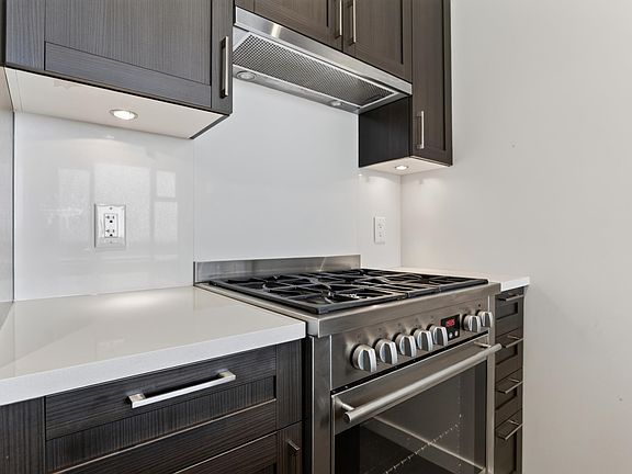 5th image of 5665 Boundary Rd #3305