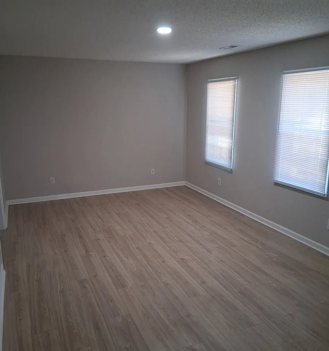 3 bed, 1250 sqft, $1,465 — Photo 1