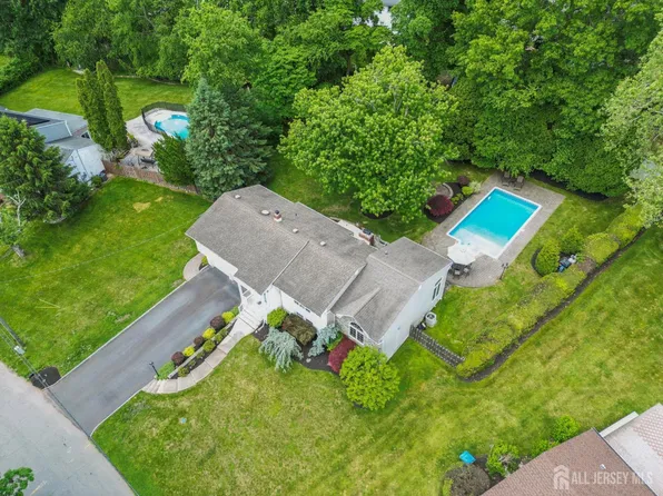 18 Mary Ellen Dr, Edison, NJ 08820