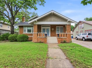 3226 E Country Club Pl, Wichita, KS 67208
