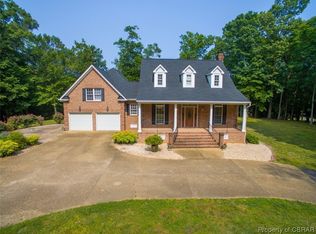 876 Mariners Woods Dr, Hartfield, VA 23071