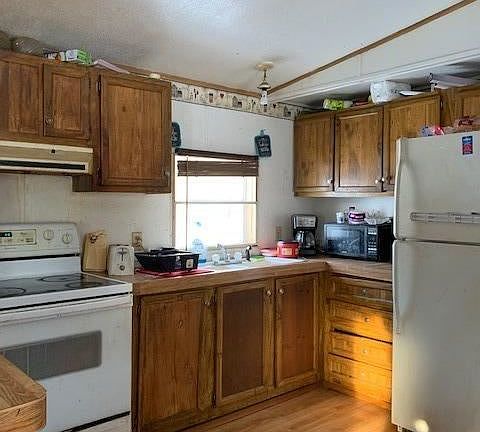 3rd image of 560 County Road 21