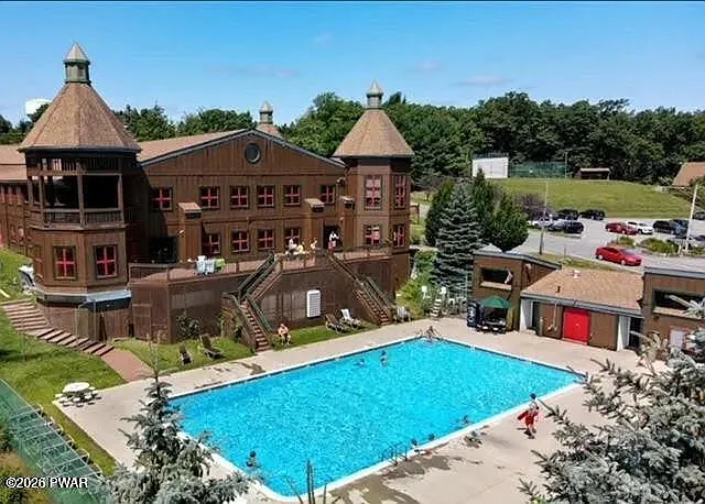 142 Eisenhower Dr — Photo 18