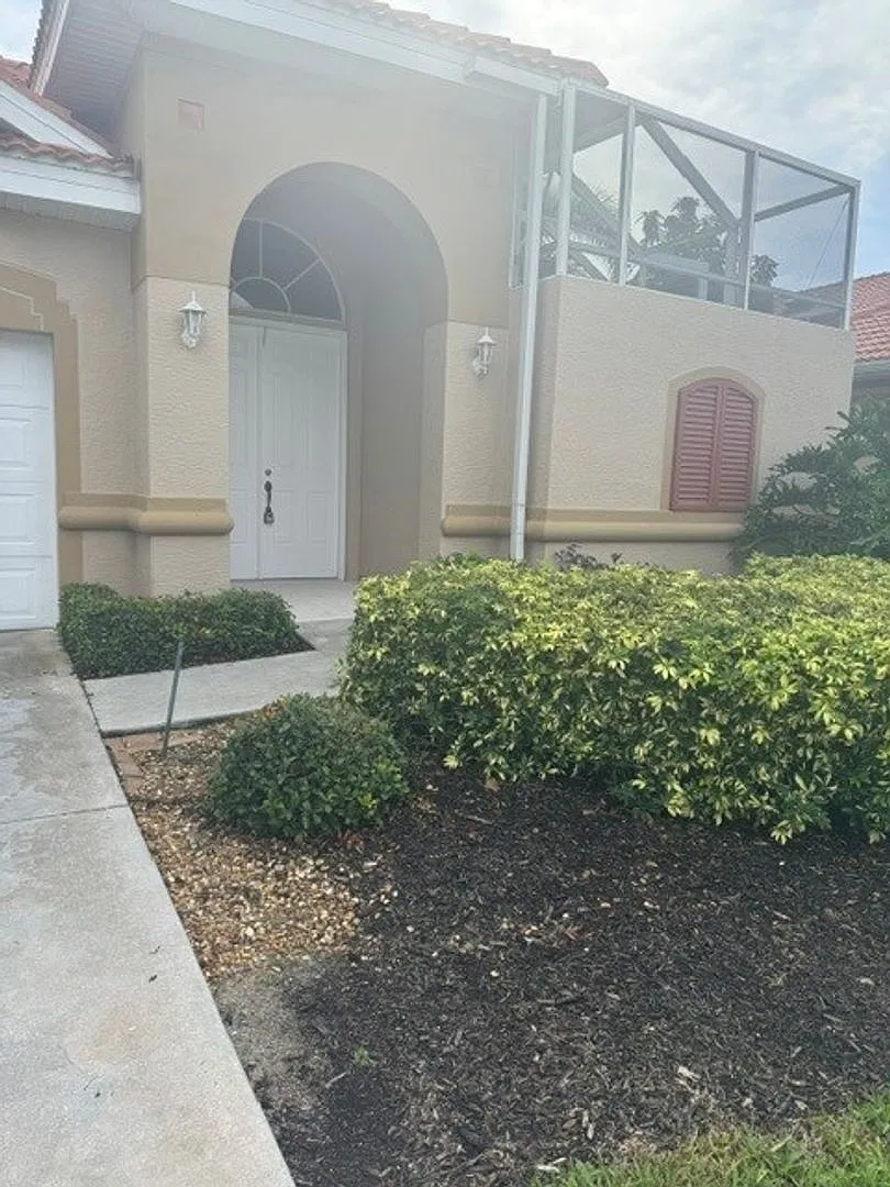 Price Reduction 09.24.26. 2 Bedroom/Office Courtyard Home In Bell Tower Park! — Photo 2