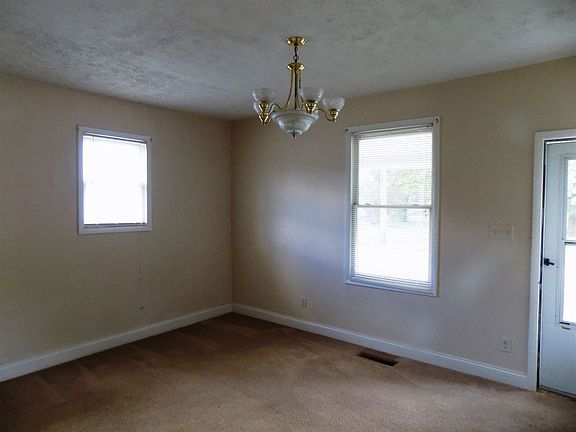5th image of 203 N Wausau Ct