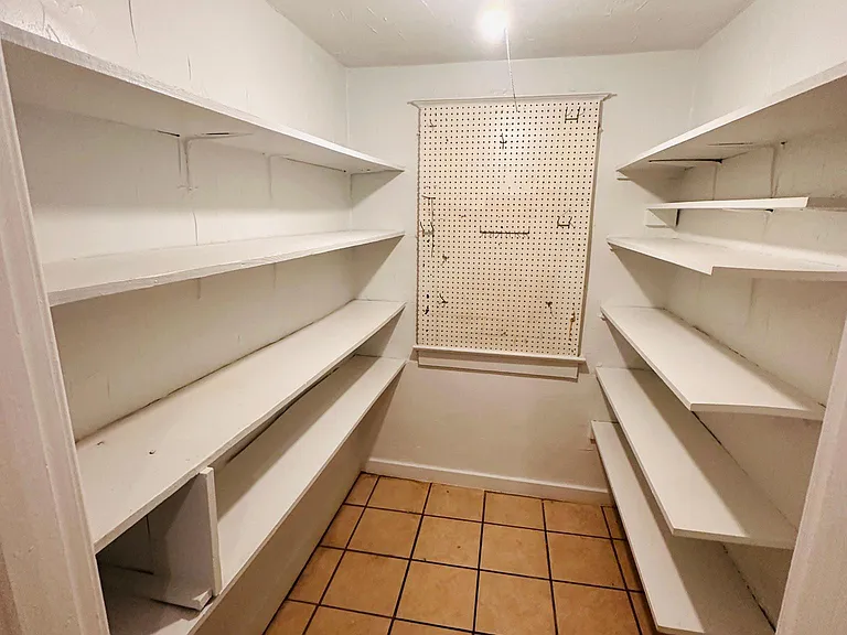 3239 Douglass Ave — Photo 10