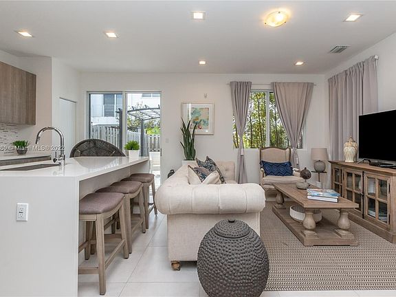 2nd image of 10280 NW 72nd St #1