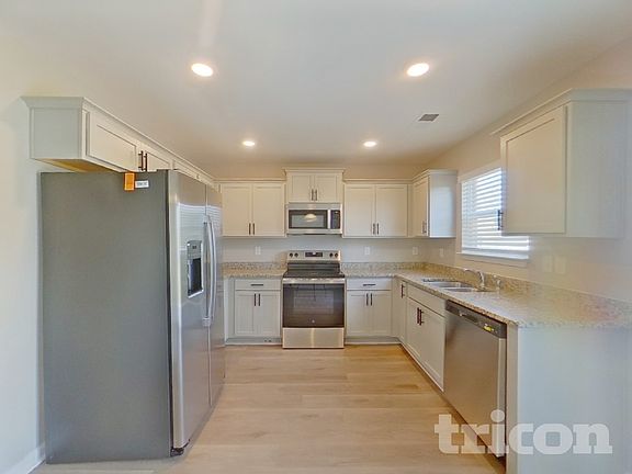 4th image of 271 Millen Dr