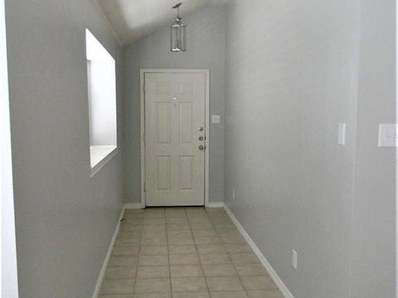 2nd image of 1308 Live Oak Ln