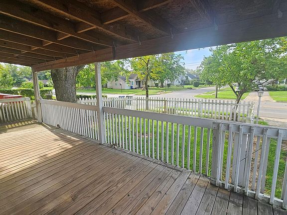 5th image of 818 E Weber Rd