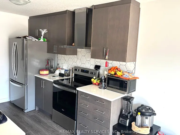 7 Oak St — Photo 6