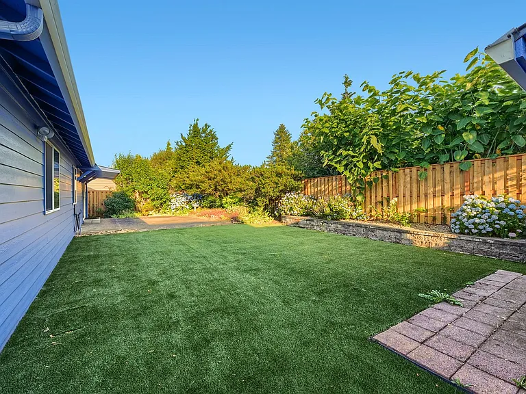 15084 Persimmon Way — Photo 24