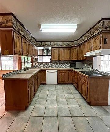 4th image of 12 River Park Dr