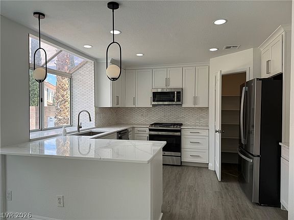 5th image of 9412 Sierra Summit Ave
