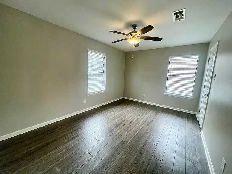 525 S Oak St — Photo 14