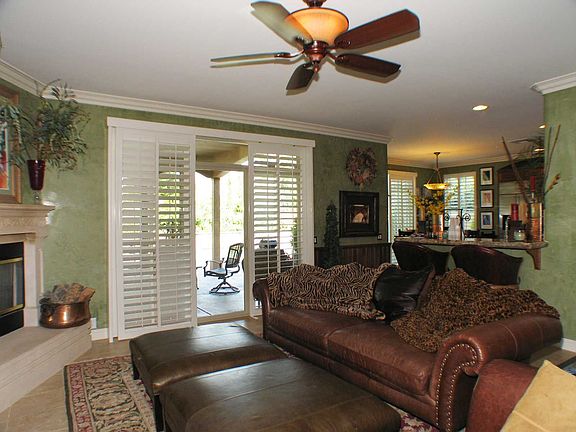 4th image of 912 Sierra Park Ln