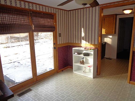 3rd image of 158 Onyx Dr