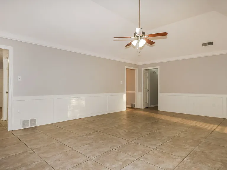 965 Hunters Point Dr — Photo 5