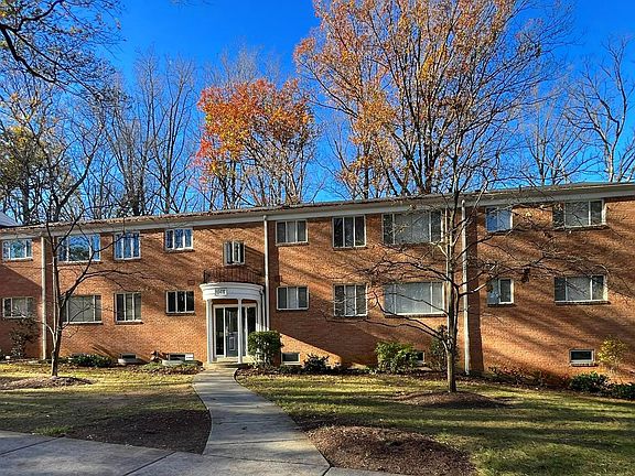 2nd image of 10416 Montrose Ave APT 203
