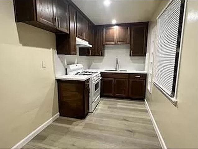 2nd image of 923 Linden Ave APT 16