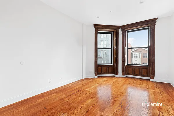 Sold by Triplemint | media 3