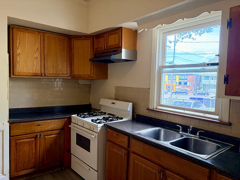 41 Pennsylvania Ave #1 — Photo 6