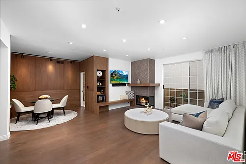 930 N Doheny Dr Photo 1