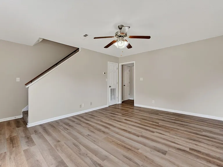 Martha Lane-461/471 (x8) — Photo 10