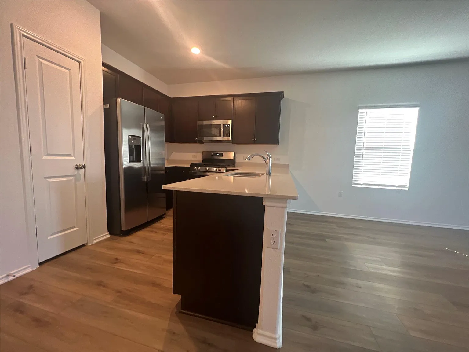 3 bed, 2.0 bath, 1474 sqft, $1,800 — Photo 3