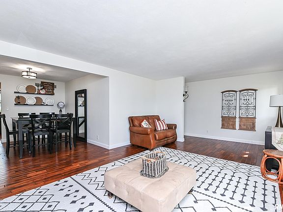 3rd image of 6936 N Wilshire Dr