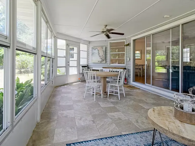 704 Summit Ct — Photo 12